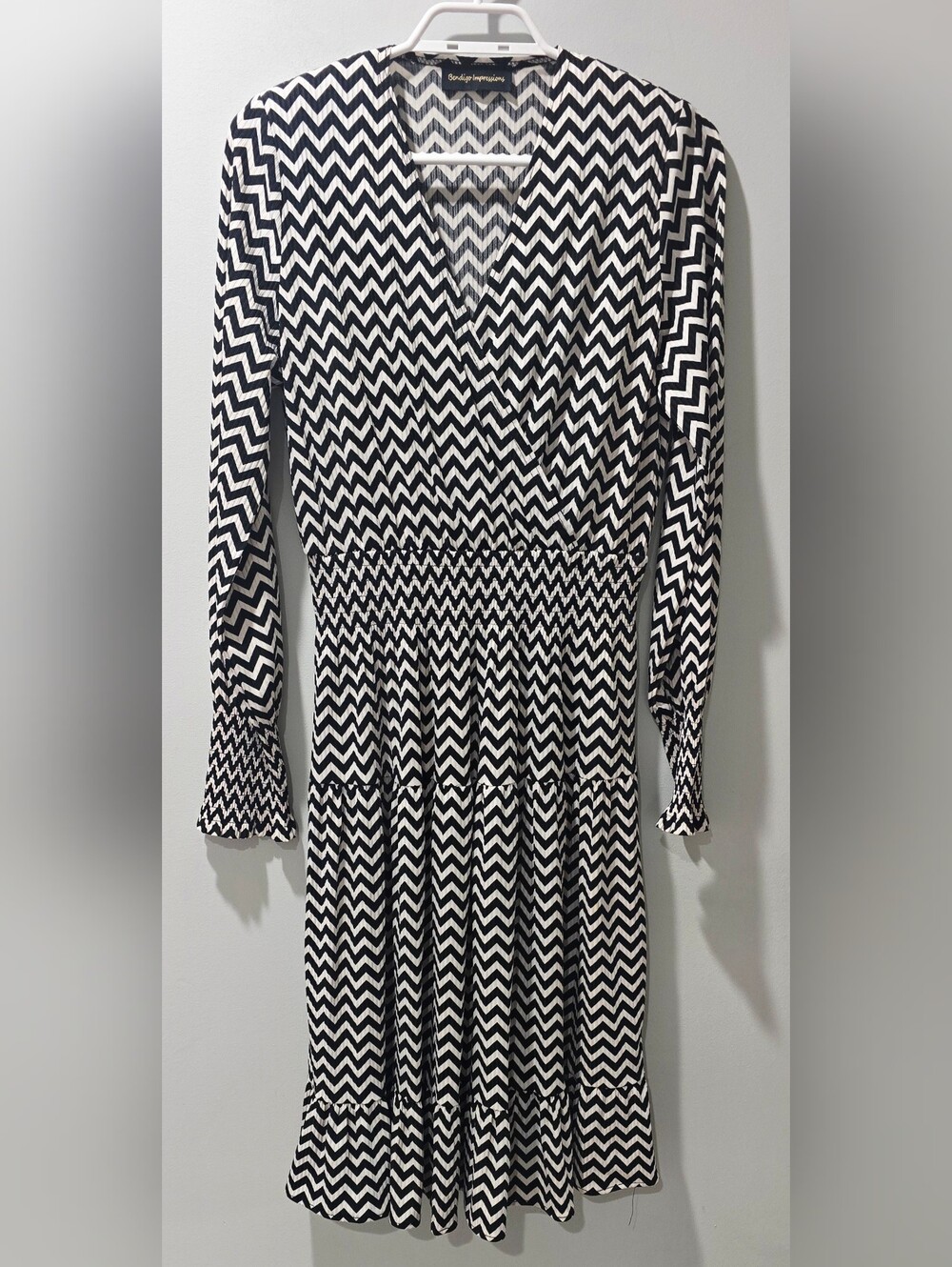 NWOT Bendigo Impressions Women's Chevron Midi Dress with Ruffled Cuffs Size S